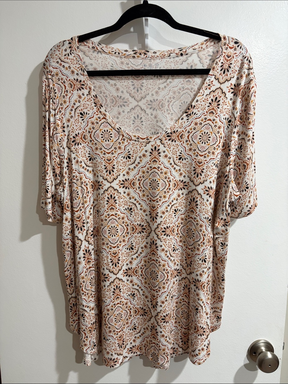 Relaxed Scoop Neck Short Sleeve Tee in Cream with Brown Medallion Print